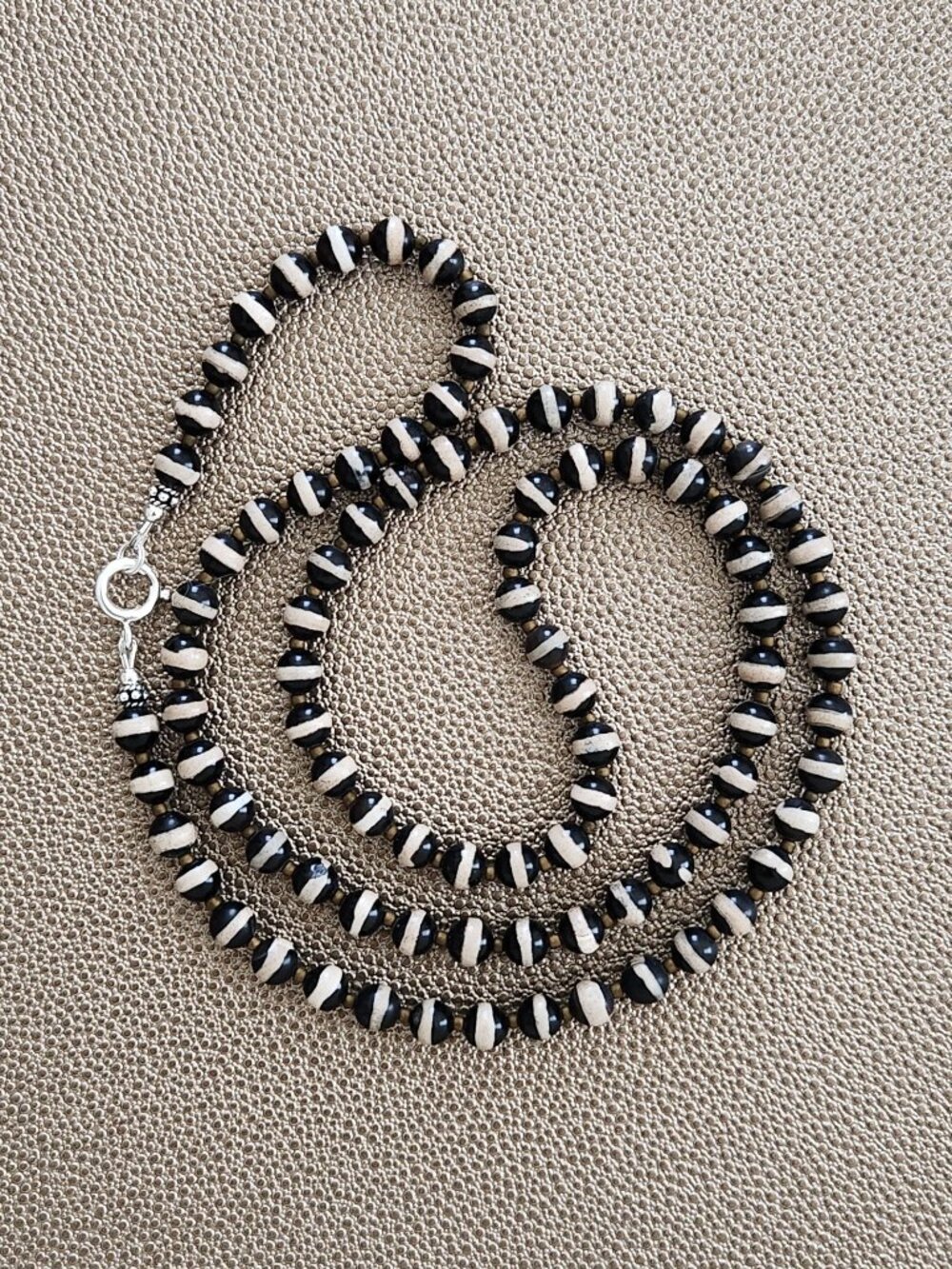 BLACK & WHITE TIBETAN AGATE NECKLACE--28"
